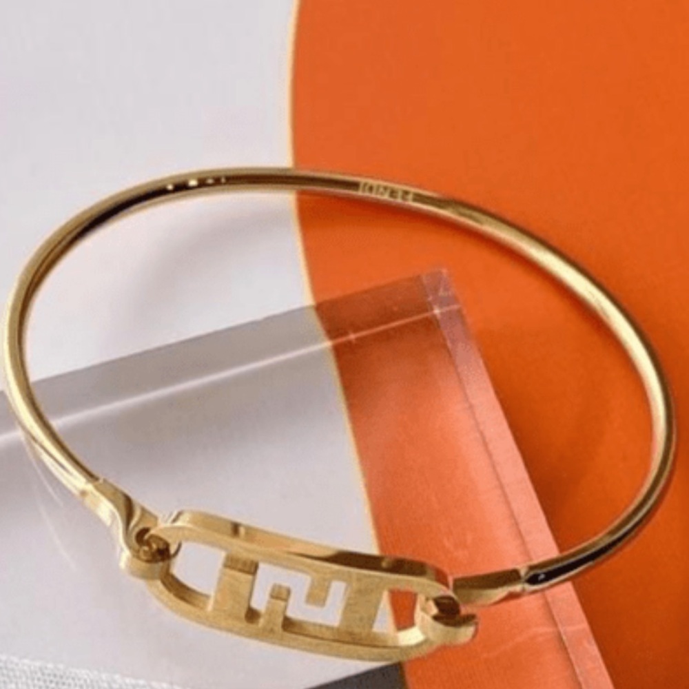 Fendi O’Lock Bangle